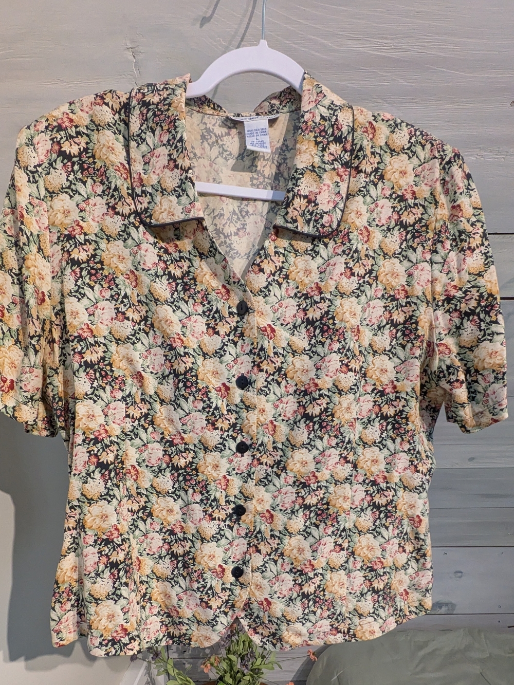 Anna And Frank Cream Floral Button-Down Top. Silk Feel with Pink Accents